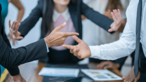 Bagaimana Cara Menghadapi Kritik dan Saran Saat Seminar Proposal?