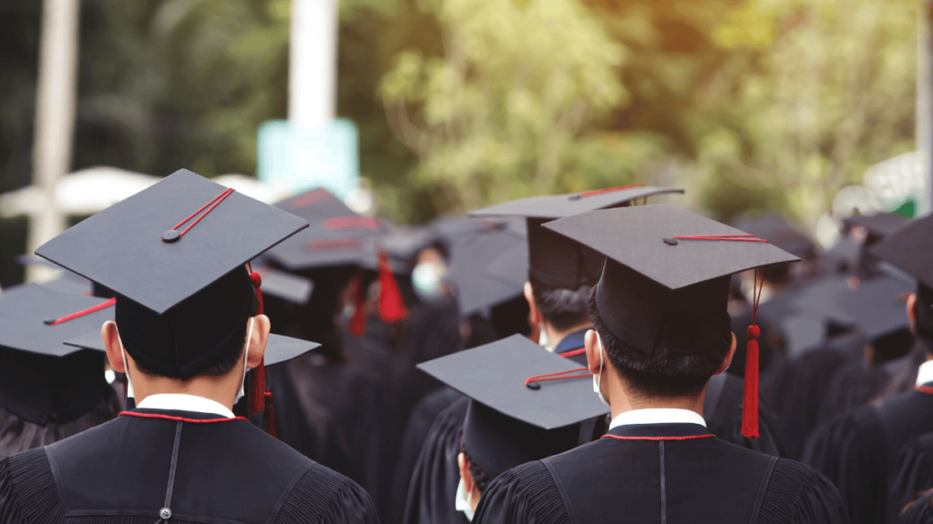 Apa Bedanya Cumlaude, Magna Cumlaude, dan Summa Cumlaude?
